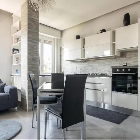 Luxury In Prada District Near Mm Brenta & Center - Ideal For Business Profiles