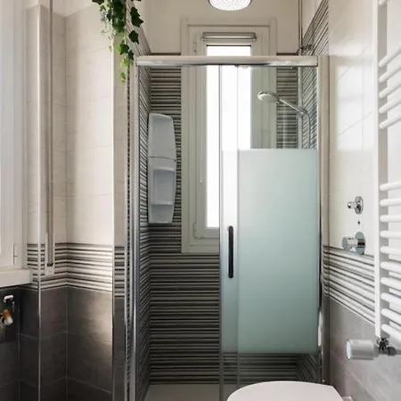 Luxury In Prada District Near Mm Brenta & Center - Ideal For Business Profiles