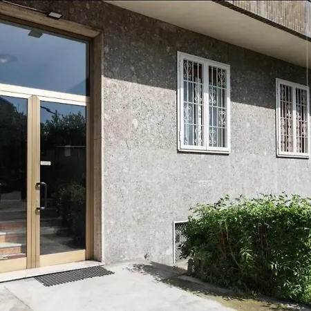 Luxury In Prada District Near Mm Brenta & Center - Ideal For Business Profiles *